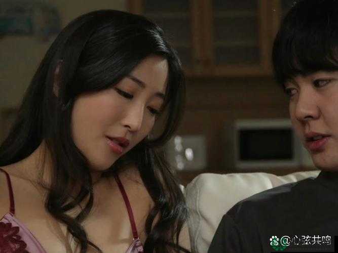：eeuss 少妇人妻的秘密生活：窥探她的私密时刻