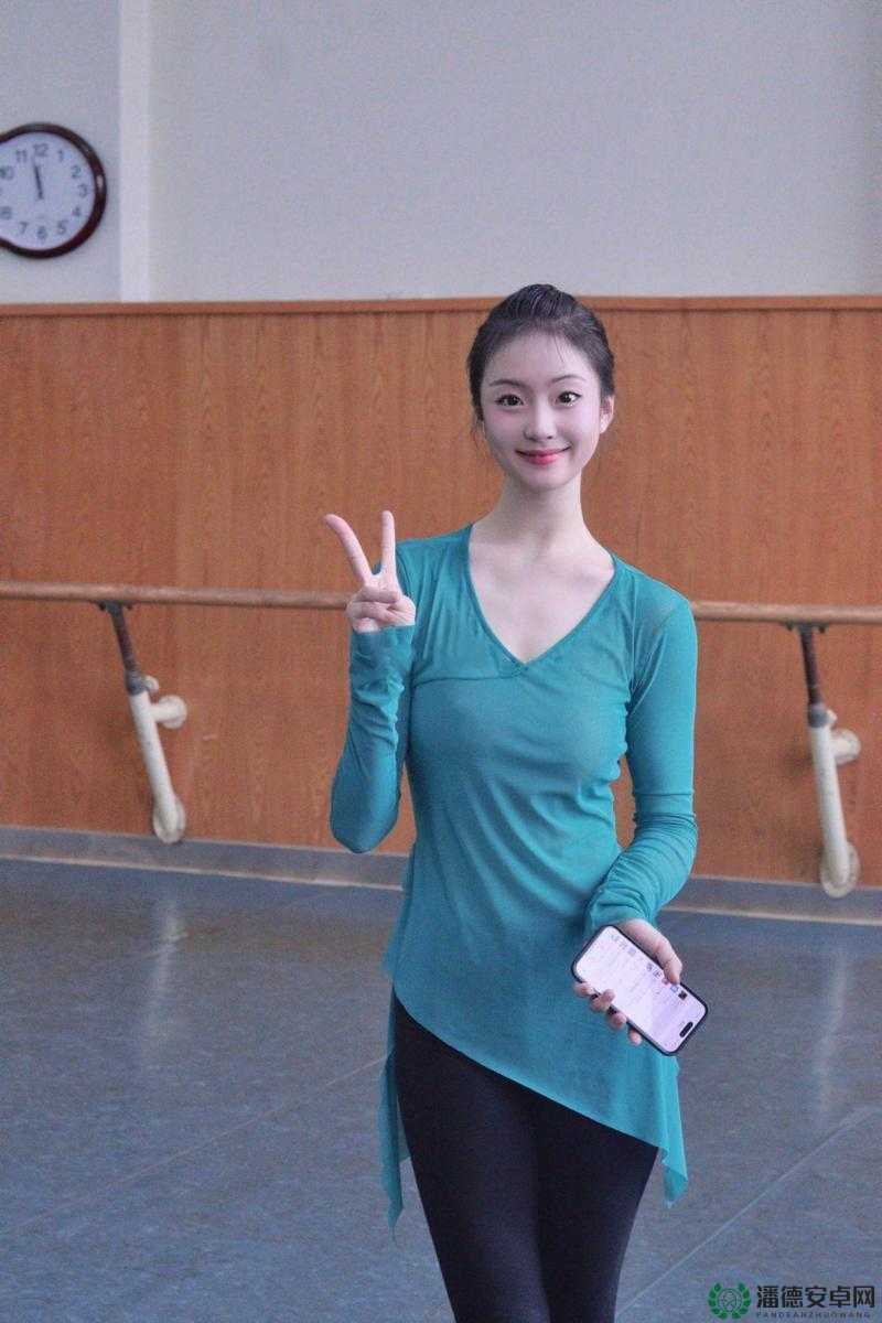02 年舞蹈生一 c 到底：看青春舞者如何绽放光芒成就梦想