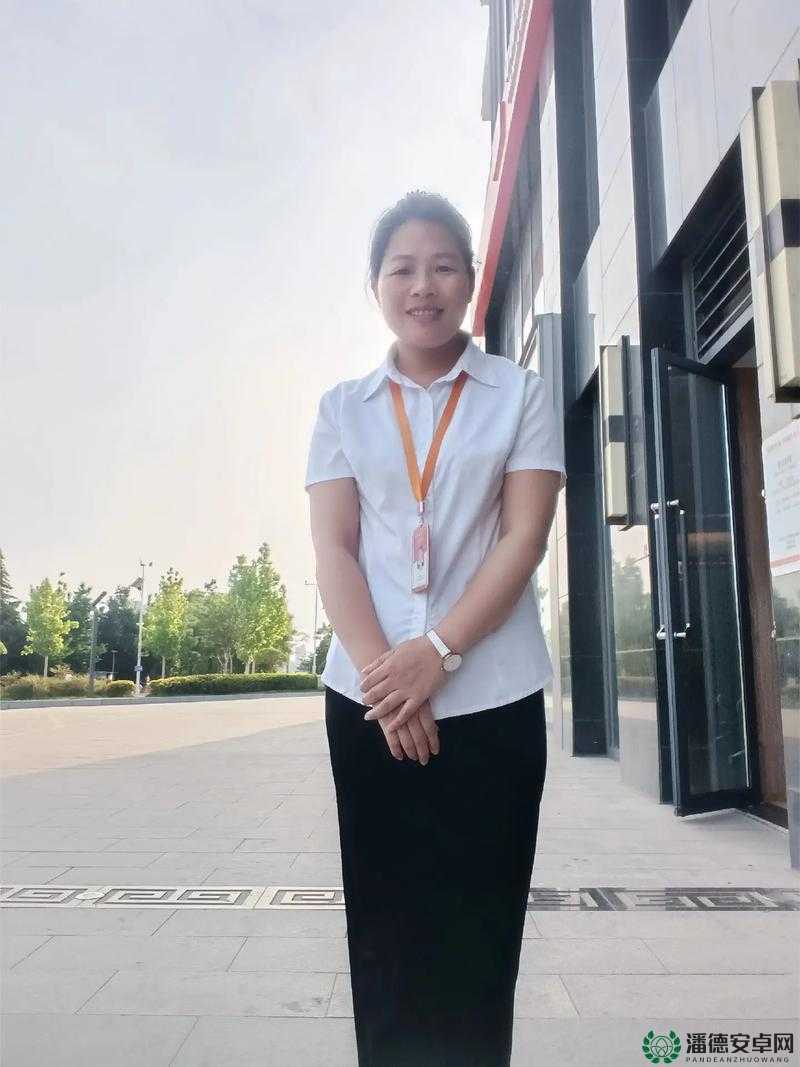 女保险公司推销员：努力奋斗的保险行业从业者