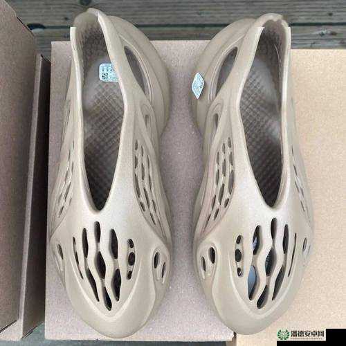 yeezy380 蜜桃粉鉴定新版终上线表示：全新鉴定版本震撼登场