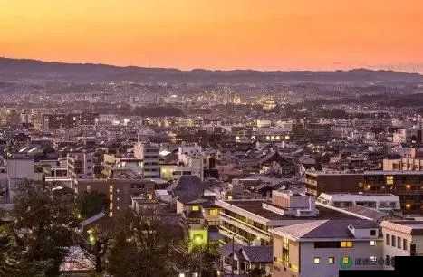 日本一线城市的繁华与三线城市的特色功能对比及发展探讨
