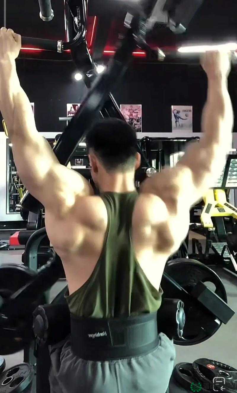成年猛男为爱鼓掌激情肉搏战况激烈，汗水与水声交织令人脸红心跳