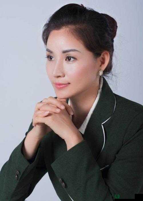 周妍希与尤妮丝互慰欢迎你：一场别样的情感互动之旅