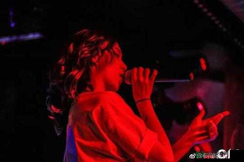 19 岁 rapper 潮水仙踪林为何如此火爆？其音乐风格有何独特魅力？