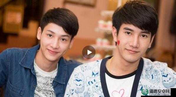 两个男孩的恋爱故事：他们的爱情是否能被世界接受？
